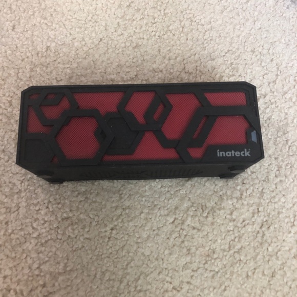 Inateck blue tooth speaker and charging cord - Picture 1 of 4